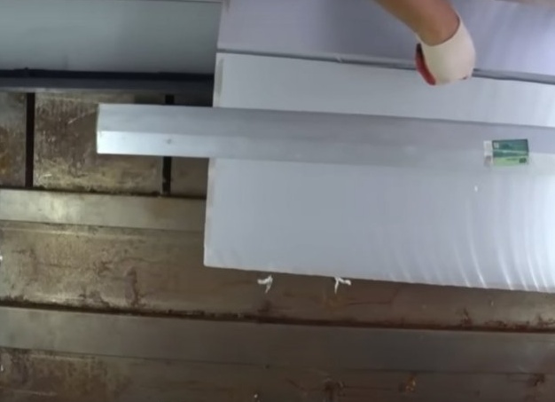 Как утеплить входную дверь в частном доме